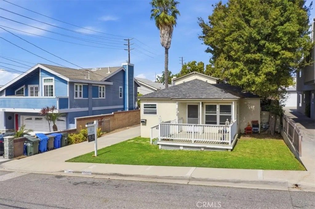 Photo of 2103 Harriman Ln, Redondo Beach, CA 90278 (MLS # SB26034553)