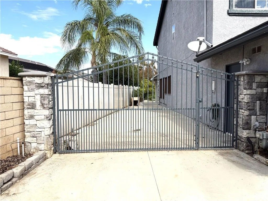 Photo of 873 Greenridge Rd, Corona, CA 92882 (MLS # OC25243082)