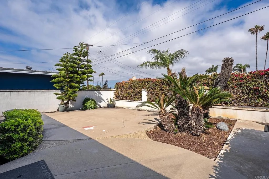 3026 Poinsettia Dr