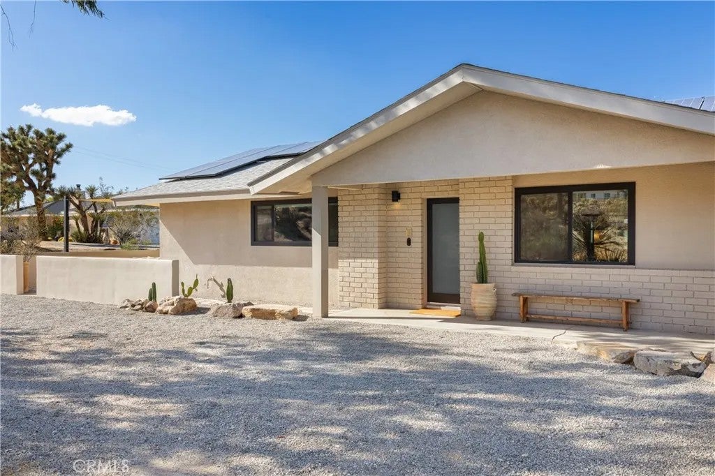 61184 Onaga Trail