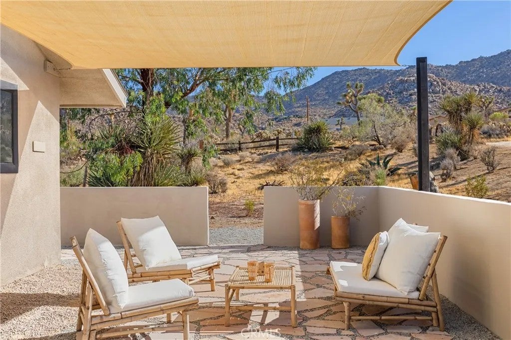 61184 Onaga Trail