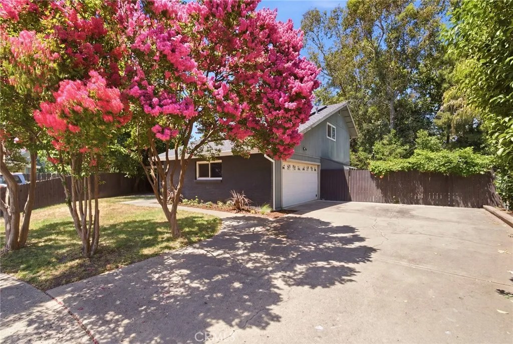 8 Creekwood Court