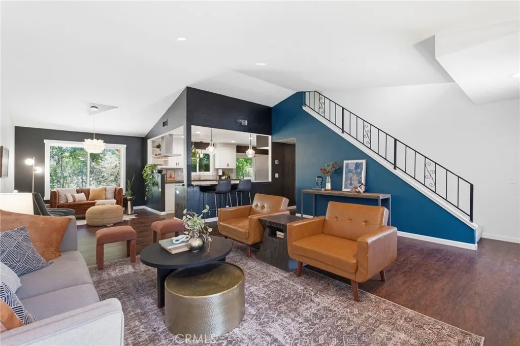8 Creekwood Court