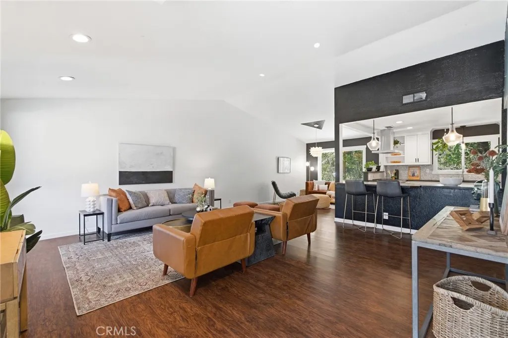 8 Creekwood Court