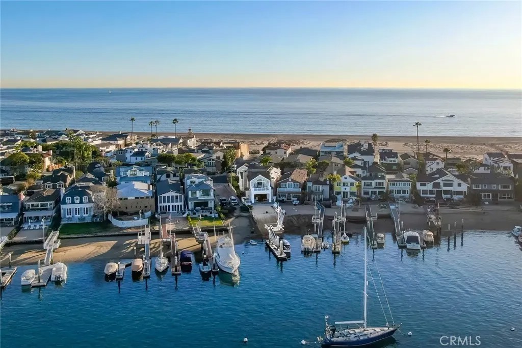 1324 E Balboa