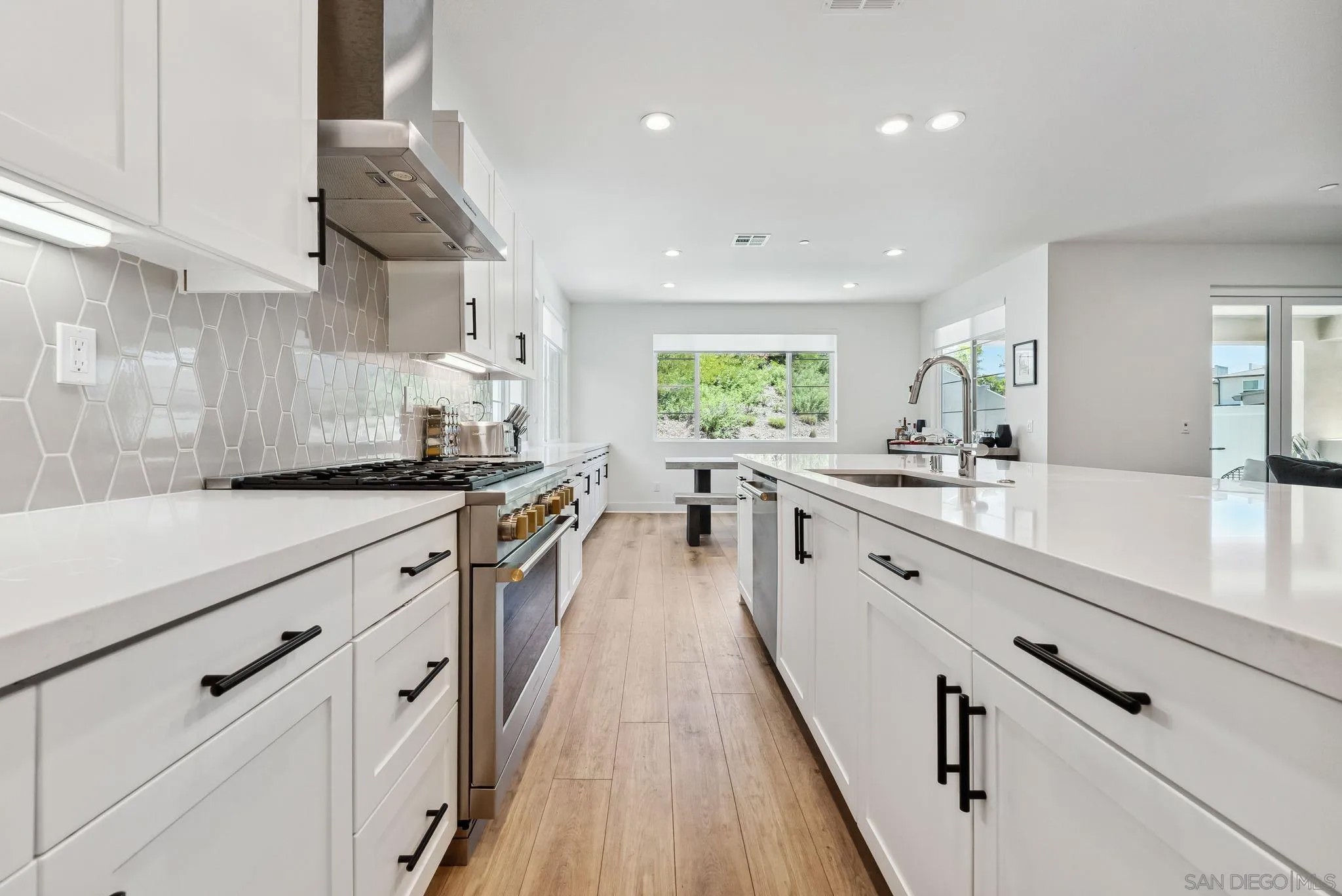 8246 Rose Quartz Cir