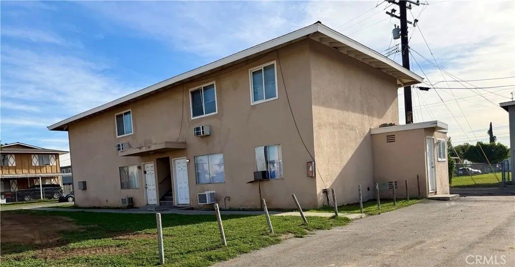 Photo of 421 Devener St, Riverside, CA 92507 (MLS # CV26019708)
