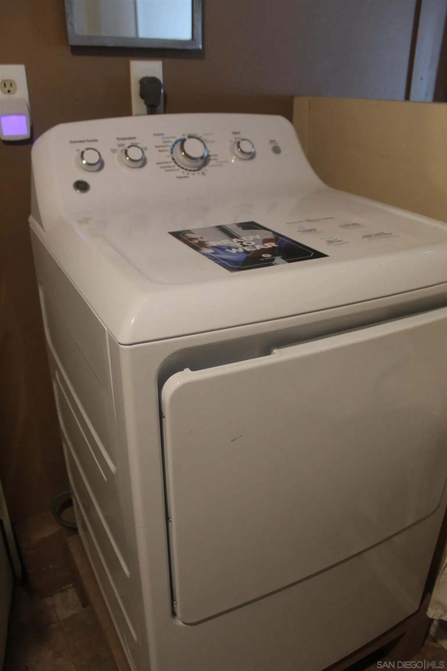 Stirling City, California 95978, United States, 2 Bedrooms Bedrooms, ,3 BathroomsBathrooms,Residential,Active,194645