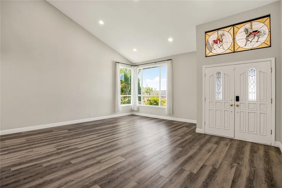 1566 Autumn Hill
