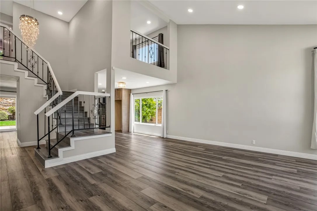 1566 Autumn Hill