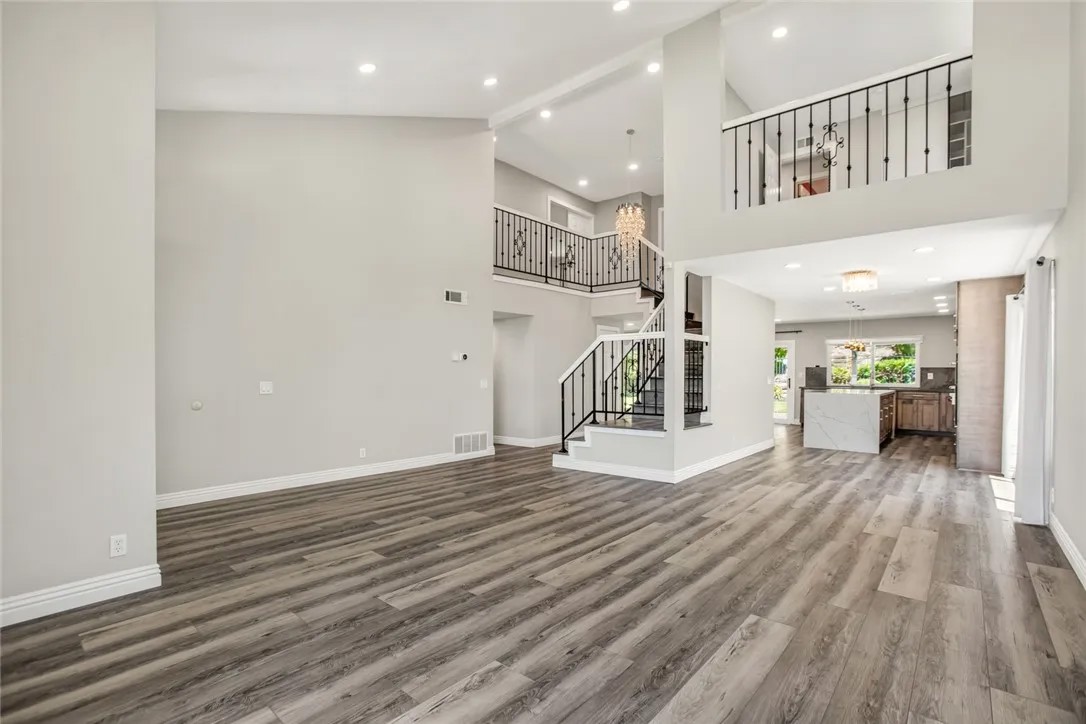 1566 Autumn Hill