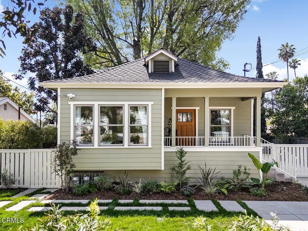 Photo of 958 E Orange Grove Boulevard, Pasadena, CA 91104 (MLS # P1-26518)