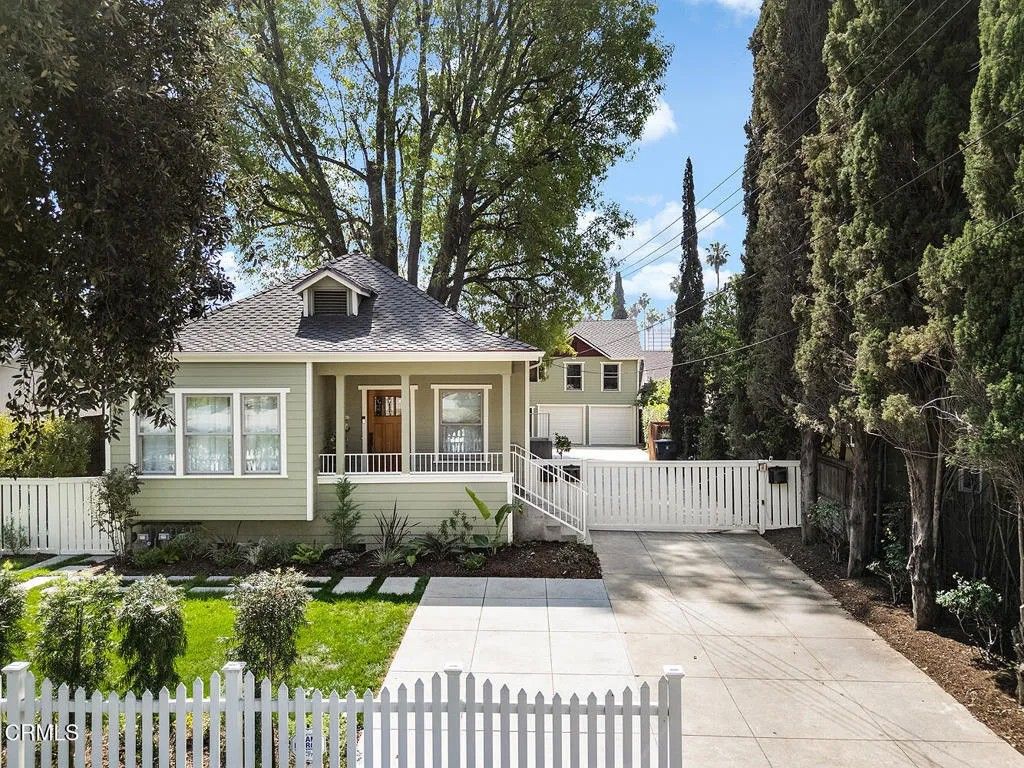 Photo of 958 E Orange Grove Boulevard, Pasadena, CA 91104 (MLS # P1-26518)