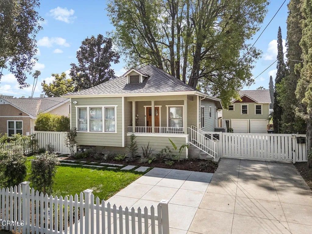 Photo of 958 E Orange Grove Boulevard, Pasadena, CA 91104 (MLS # P1-26518)