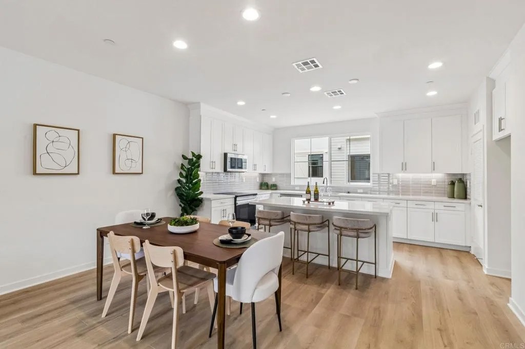 2572 Delphinium Lane