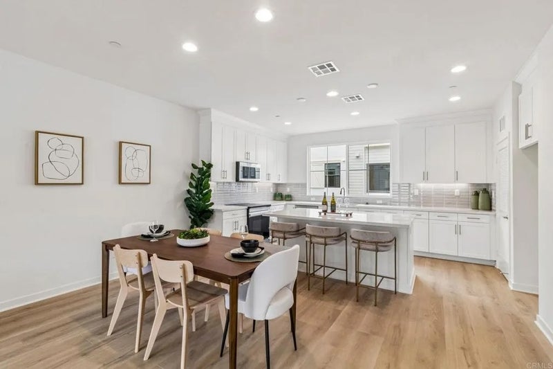 2572 Delphinium Lane