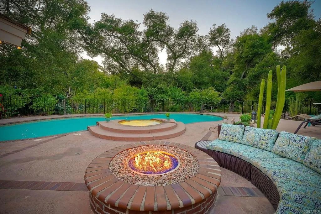 1285 Hidden Oaks Trl