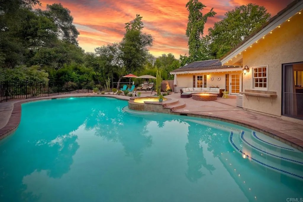 1285 Hidden Oaks Trl