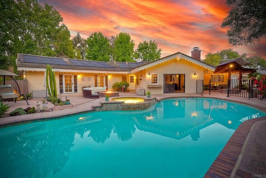 Photo of 1285 Hidden Oaks Trl, Vista, CA 92084 (MLS # NDP2507316)