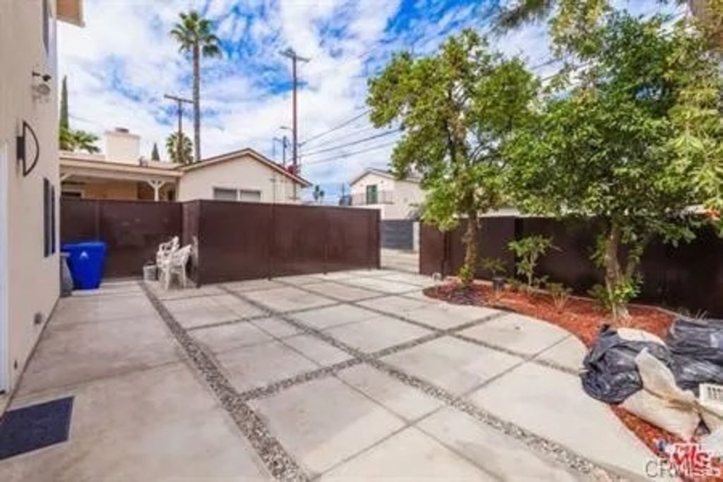 Photo of 8644 N Corbin Avenue #N, Northridge, CA 91324 (MLS # SR26035507)