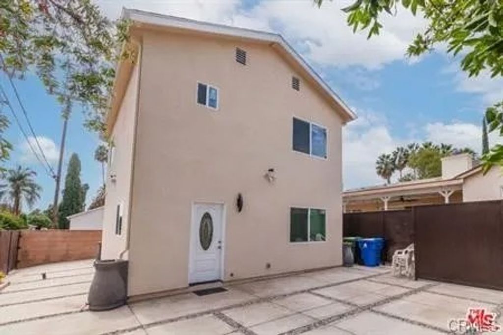 Photo of 8644 N Corbin Avenue #N, Northridge, CA 91324 (MLS # SR26035507)