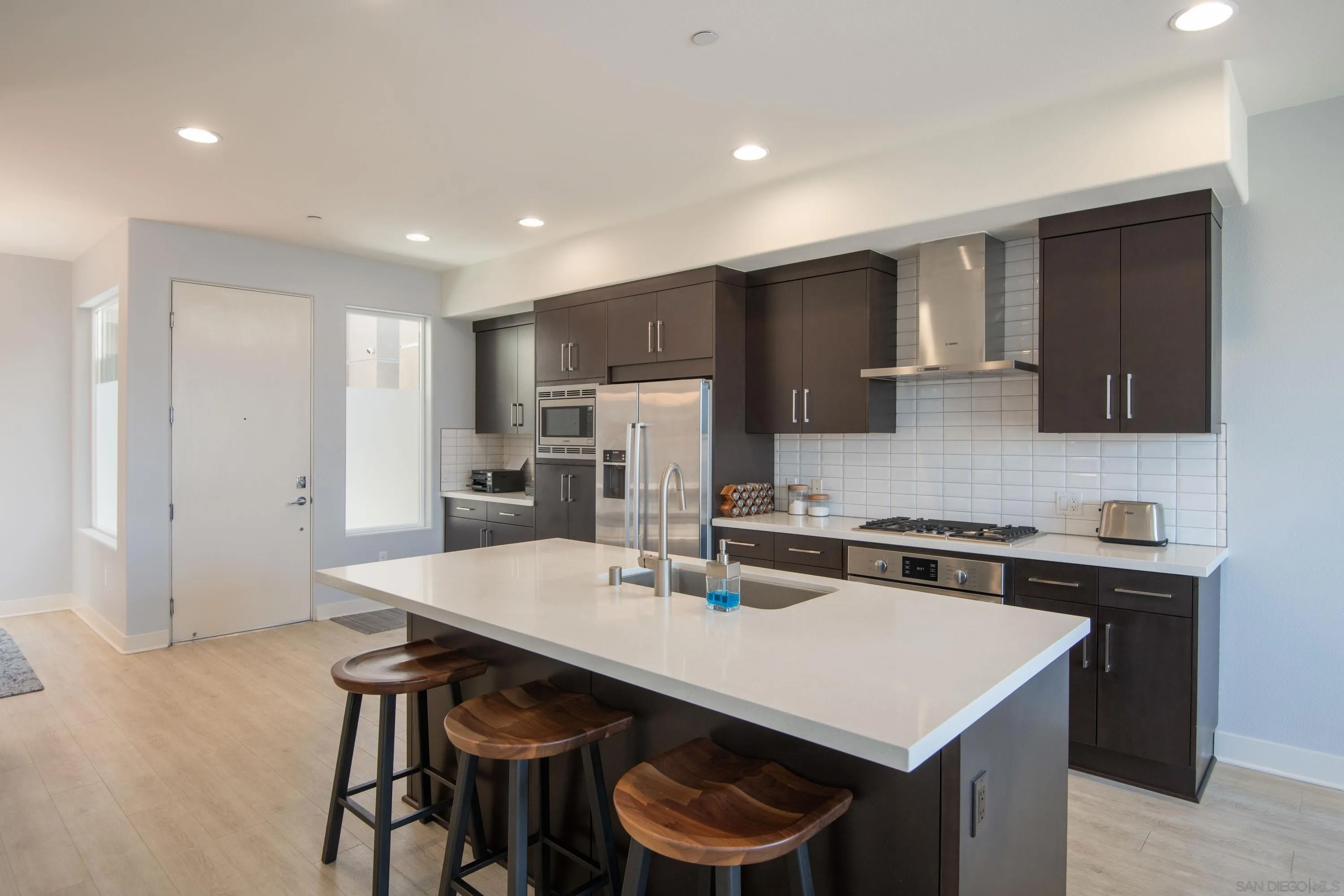 5702 La Jolla Blvd 209