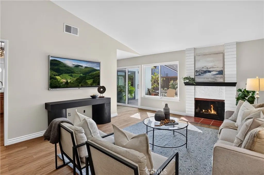 5572 Ludlow Circle