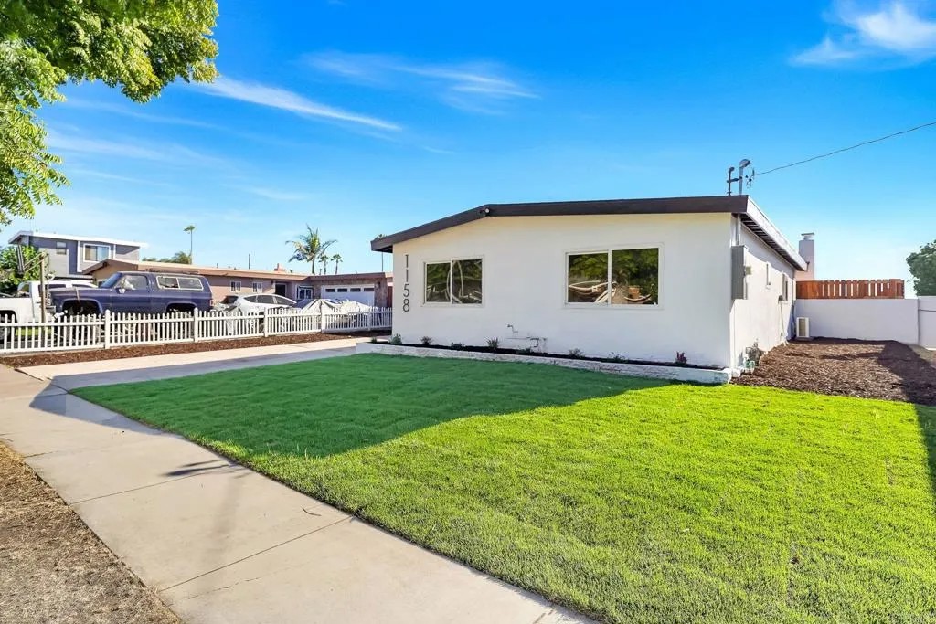 1158 Oasis Ave