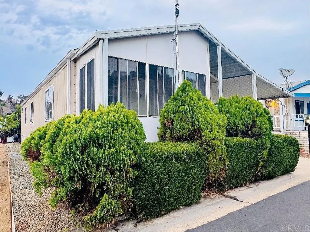 3129 Calle Abajo 105