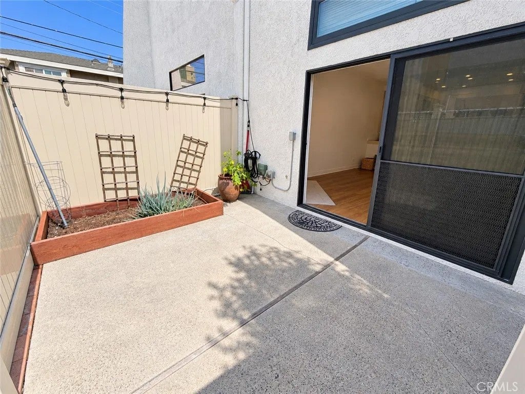 Photo of 2607 Nelson AVE #F, Redondo Beach, CA 90278 (MLS # SB26212444)