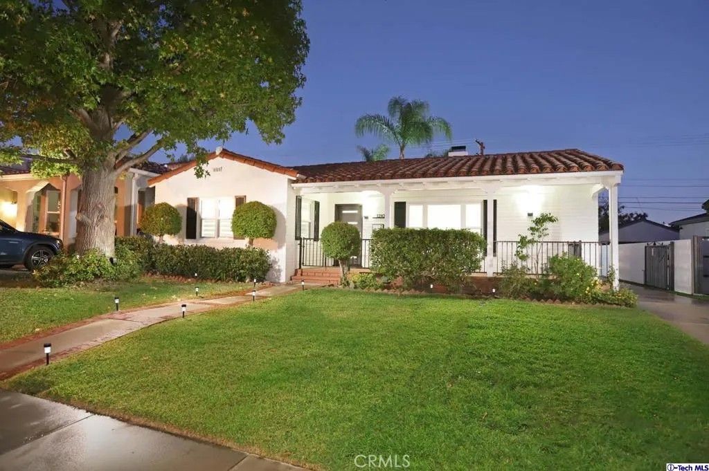 Photo of 1210 Graynold Avenue, Glendale, CA 91202 (MLS # GD26003799)