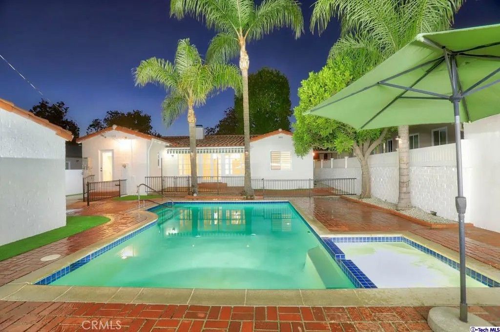 Photo of 1210 Graynold Avenue, Glendale, CA 91202 (MLS # GD26003799)