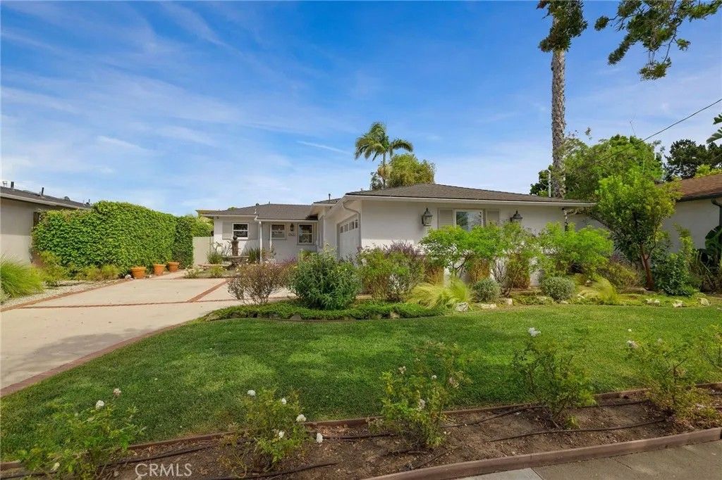 Photo of 13422 Isis Ave, Hawthorne, CA 90250 (MLS # SB26081508)