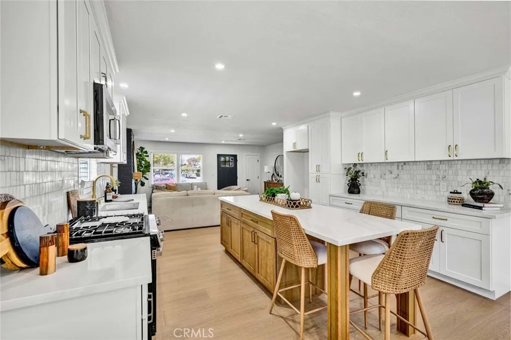 1800 E Mayfair