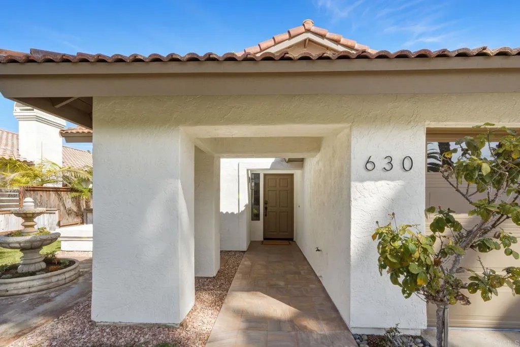 630 Poinsettia Park North