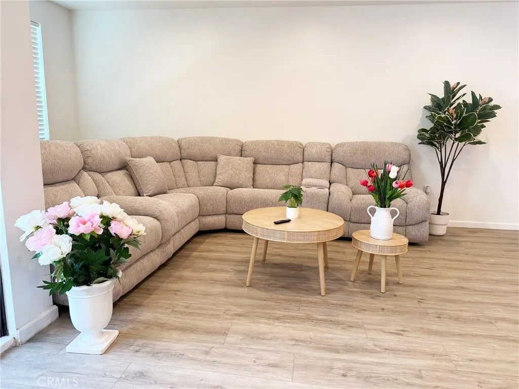 Photo of 137 W 6th Street #301, Long Beach, CA 90802 (MLS # TR25239326)