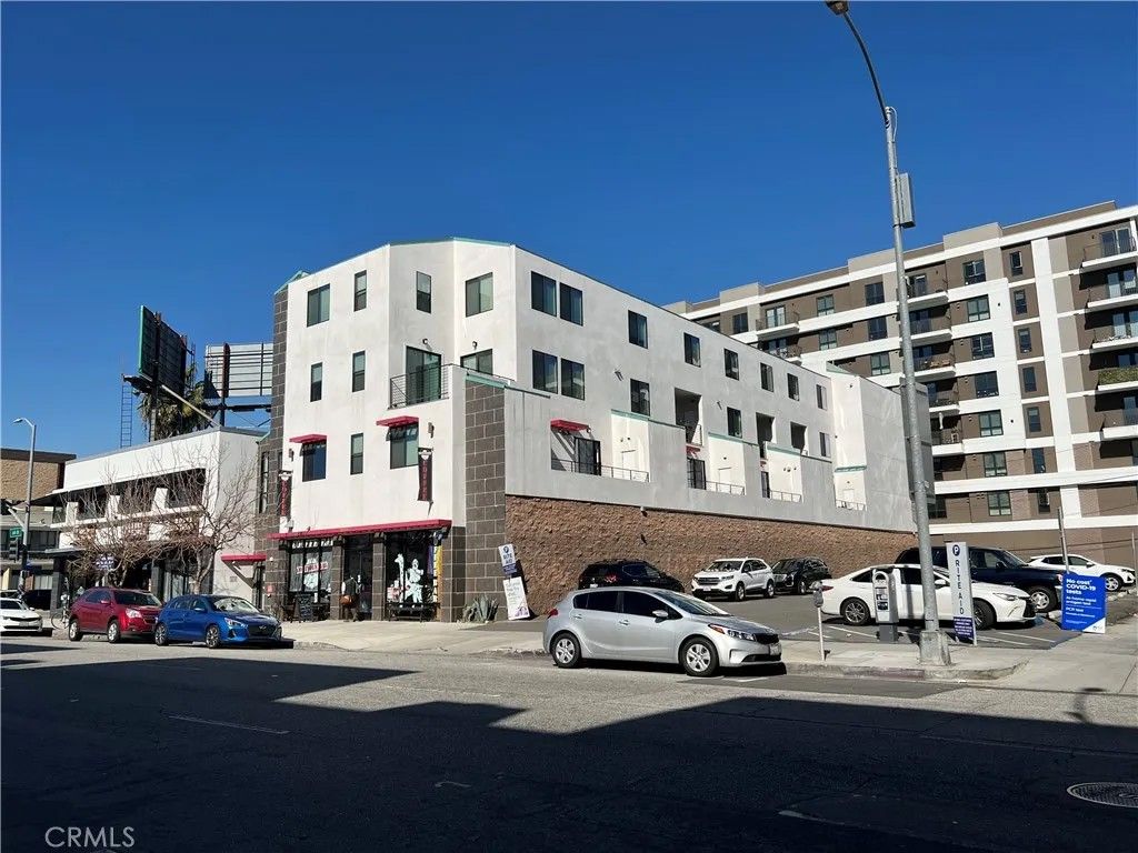 Photo of 137 W 6th Street #301, Long Beach, CA 90802 (MLS # TR25239326)