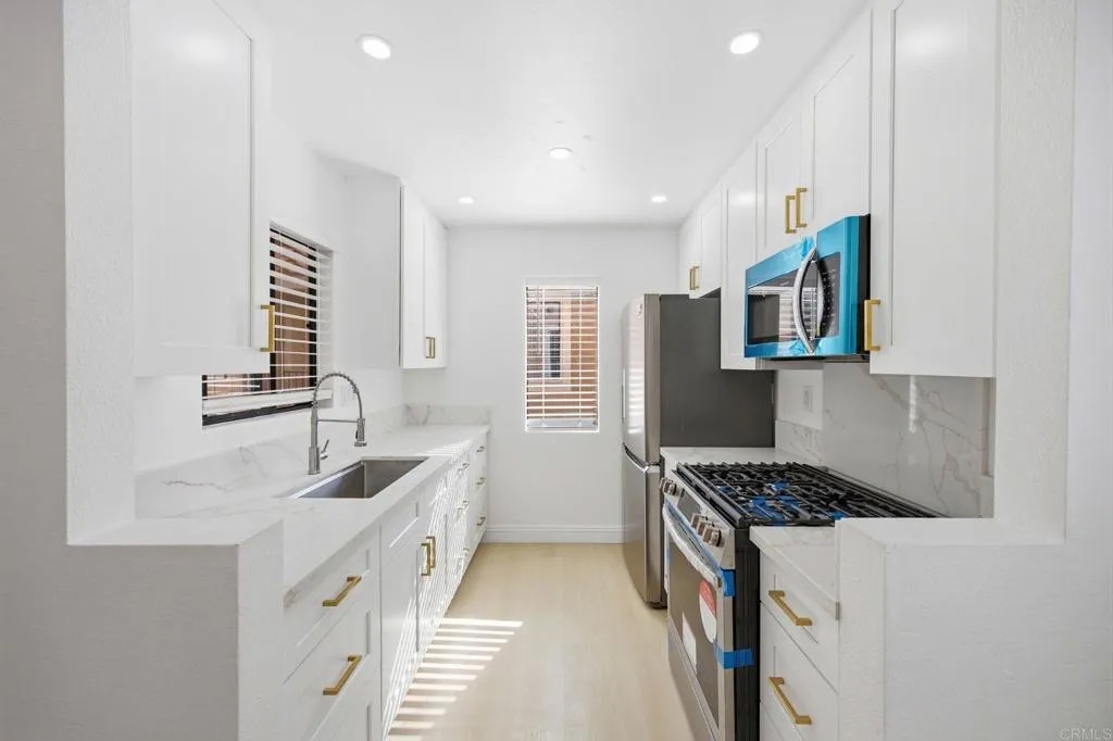 10174 Camino Ruiz 46