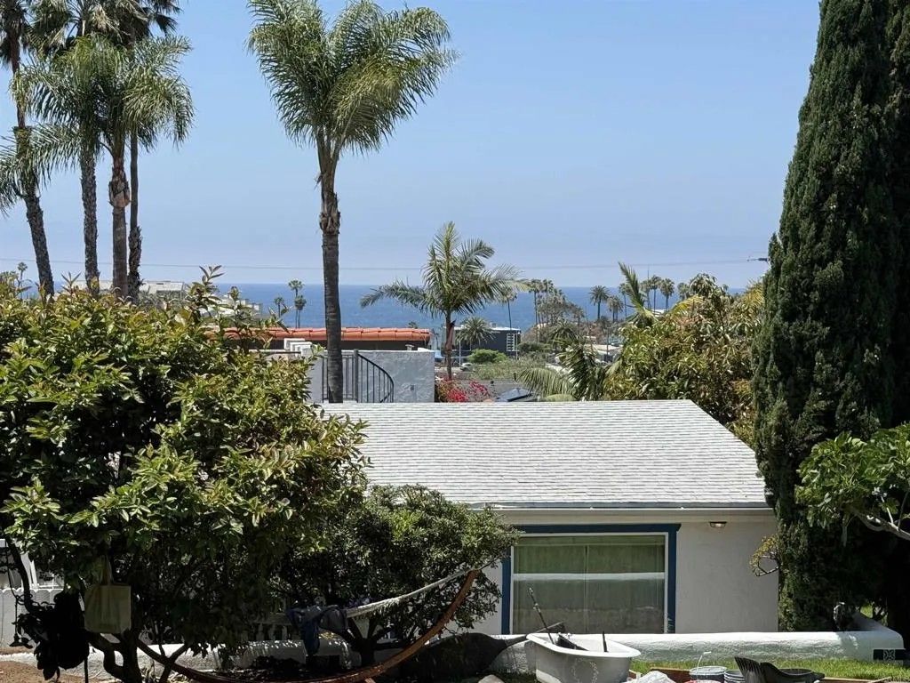 Photo of 122 S Rios Ave #4, Solana Beach, CA 92075 (MLS # NDP2604486)