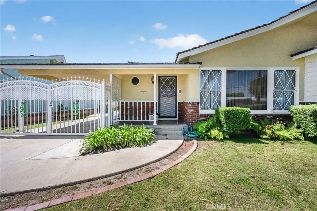 9470-9472 Foster