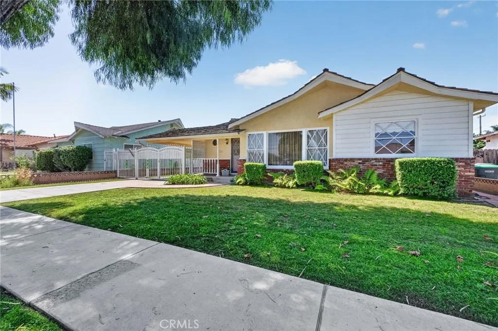 9470-9472 Foster