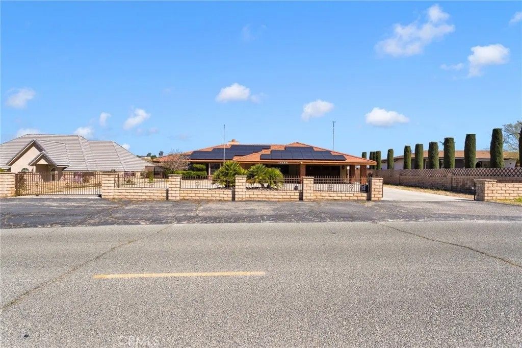 Photo of 18186 Bangor Ave, Hesperia, CA 92345 (MLS # HD26052982)