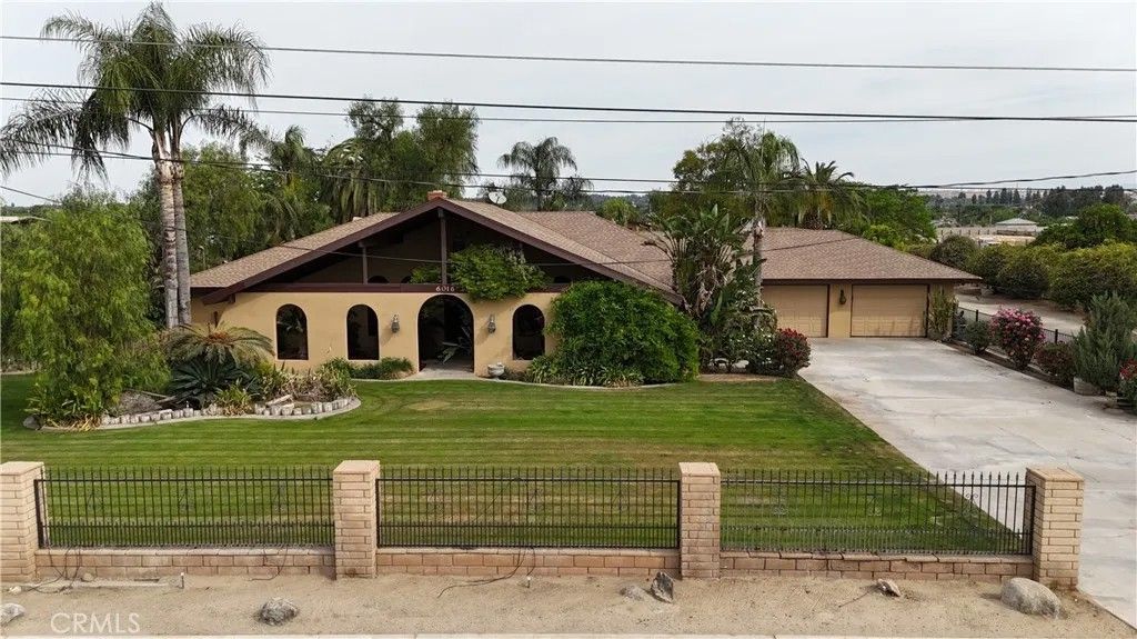 Photo of 6016 E Texas St, Bakersfield, CA 93307 (MLS # SR26072166)