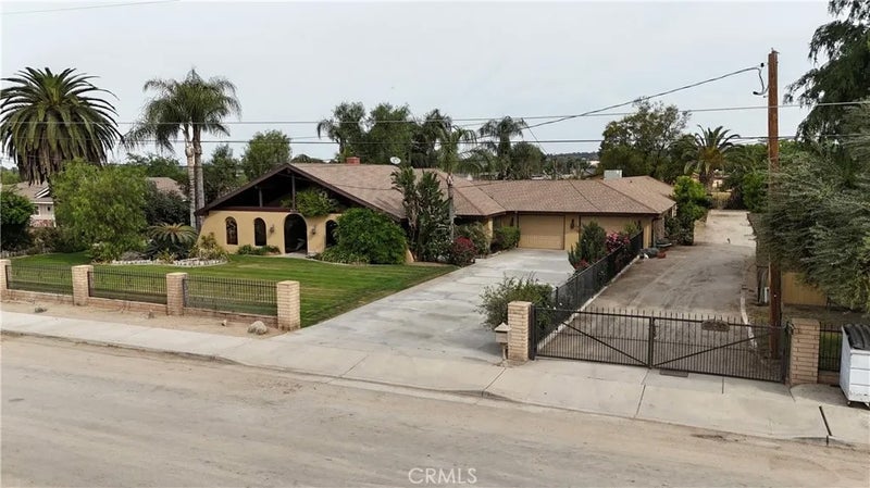 6016 E Texas