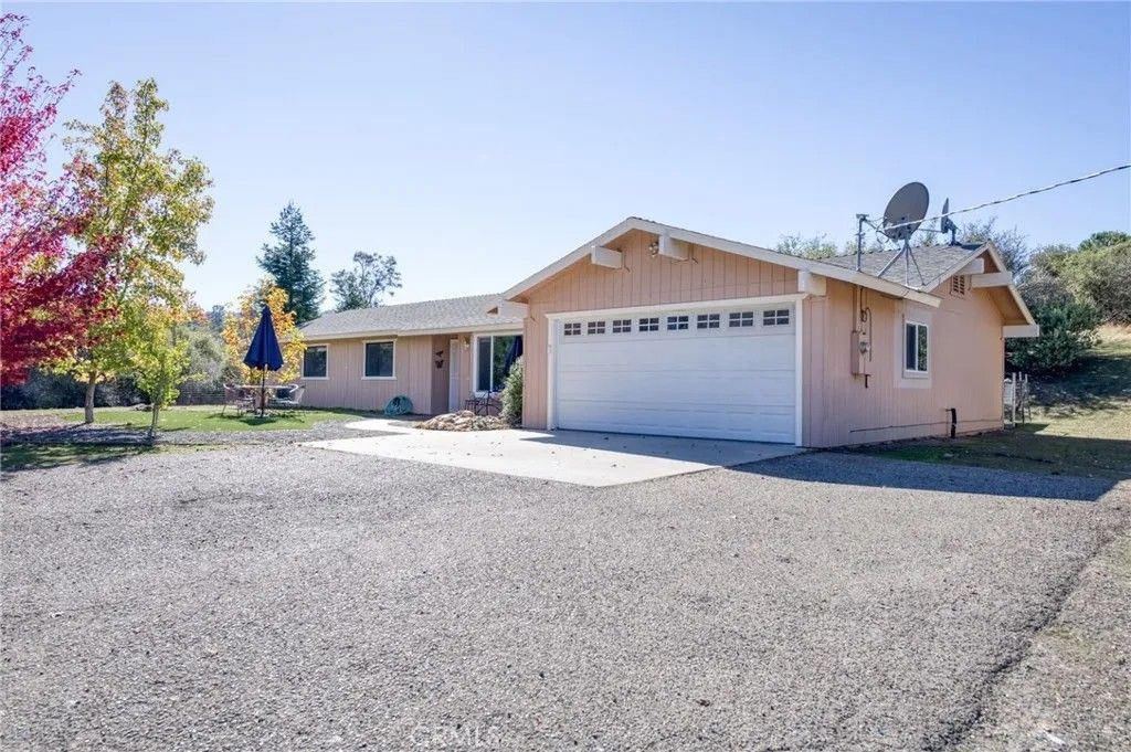 Photo of 31623 Buck Run Lane, Coarsegold, CA 93614 (MLS # FR26009974)