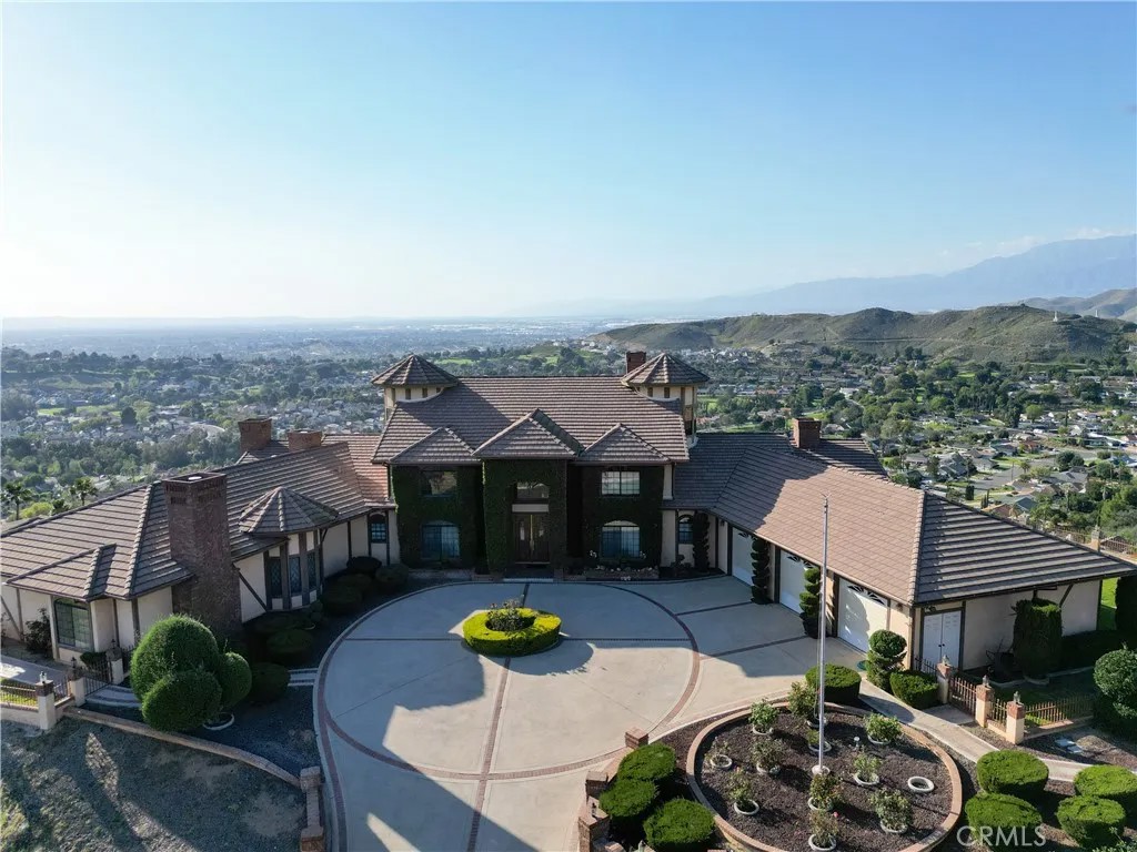 7421 Live Oak Drive