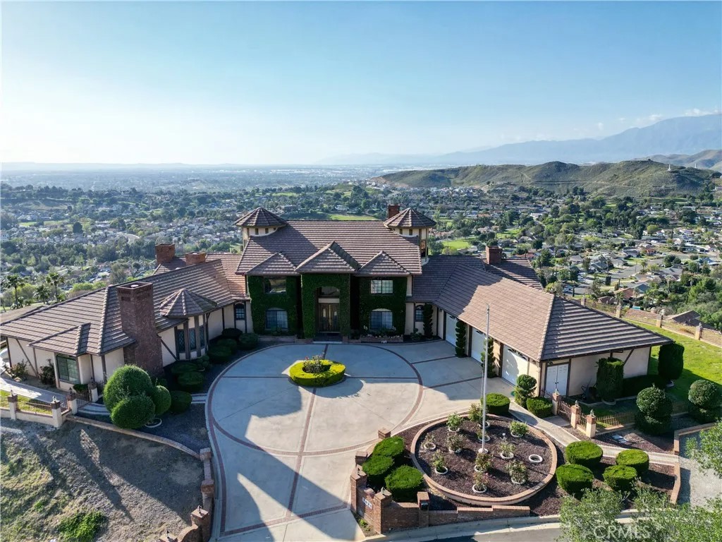 7421 Live Oak Drive