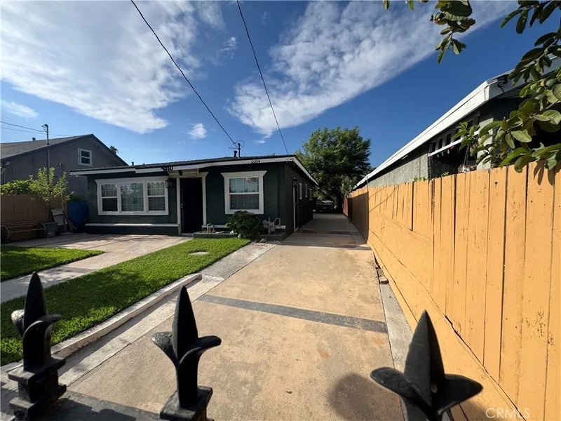 1220 W Victoria
