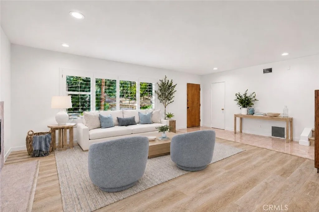4776 Excelente Drive