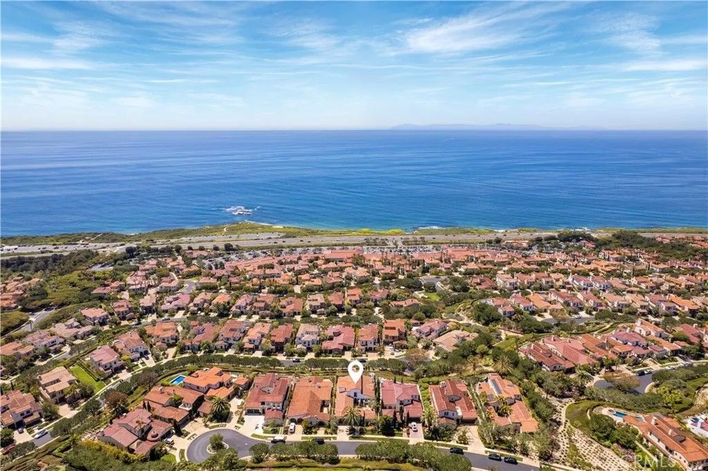 Photo of 26 Cliffhouse Bluff, Newport Coast, CA 92657 (MLS # OC25265016)